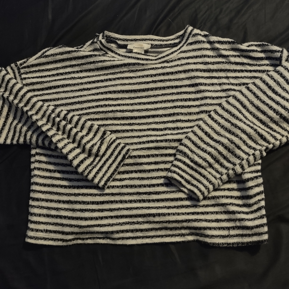 Sweaters - Picture 12 of 12